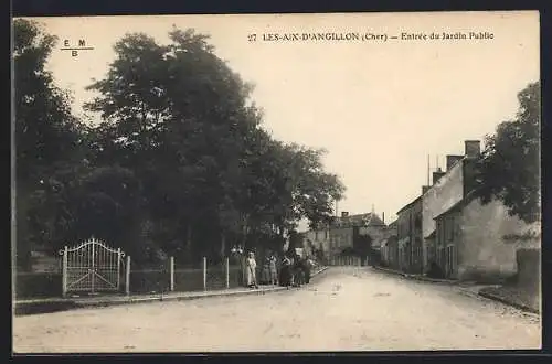 AK Les Aix-d`Angillon, Entrée du Jardin Public