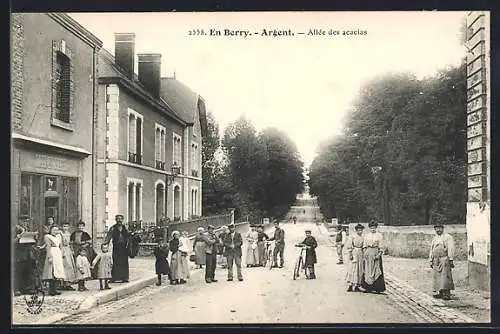 AK Argent, Allée des acacias avec habitants dans la rue