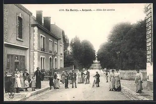 AK Argent, Allée des acacias avec habitants en promenade