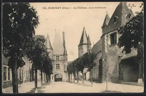 AK Aubigny, Le Château, cour intérieure