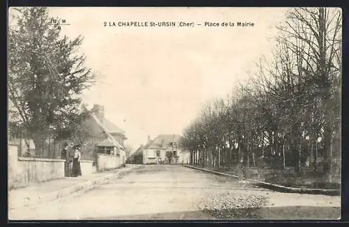 AK La Chapelle St-Ursin, Place de la Mairie