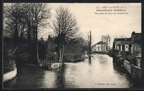 AK Pacy-sur-Eure, Vue de la Chocolaterie Moreuil prise du Pont de Boudetville