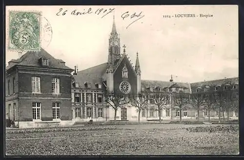 AK Louviers, Hospice avec facade et jardin devant