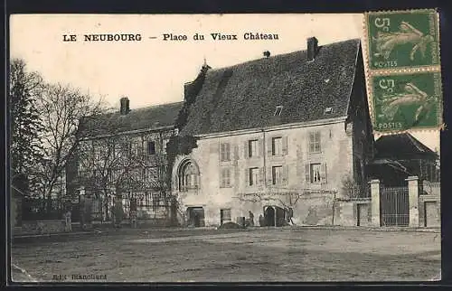 AK Le Neubourg, Place du Vieux Château