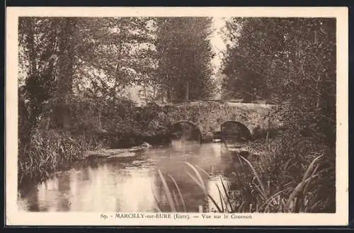 AK Marcilly-sur-Eure, Vue sur le Couesnon et le pont en pierre