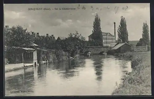 AK Serquigny, Sur la Charentonne avec bâtiment industriel et rivière