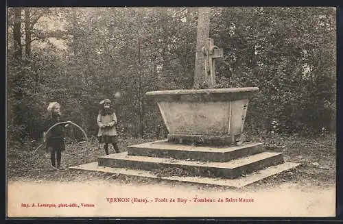 AK Vernon, Forêt de Bizy, Tombeau de Saint Maxue