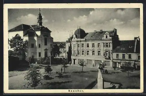 AK Benesov, Platz mit Denkmal