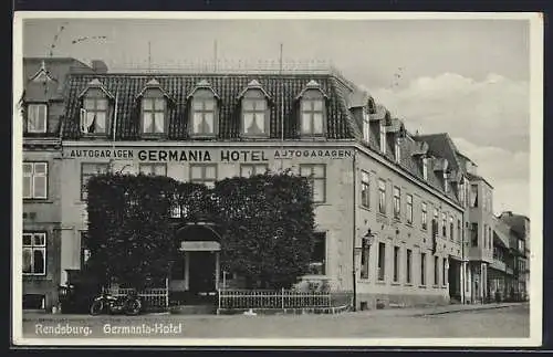 AK Rendsburg, Germania-Hotel, Moped am Eingang an den Zaun gelehnt