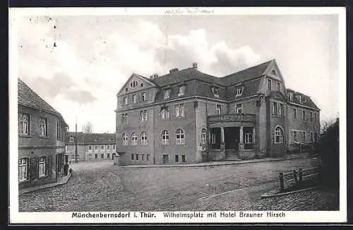 AK Münchenbernsdorf /Thür., Wilhelmsplatz mit Hotel Brauner Hirsch