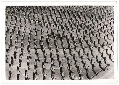 Fotografie Schostal, Ansicht Tokio / Tokyo / Japan, Massen-Freiübung japanischer Turner 1941