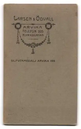 Fotografie Larsen & Ödvall, Arvika, Kyrkogatan, Porträt eines eleganten Paares