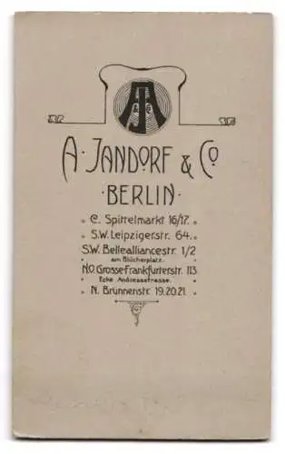 Fotografie A. Jandorf &amp Co., Berlin, Leipzigerstr. 64, elegante Dame mit Stuhl