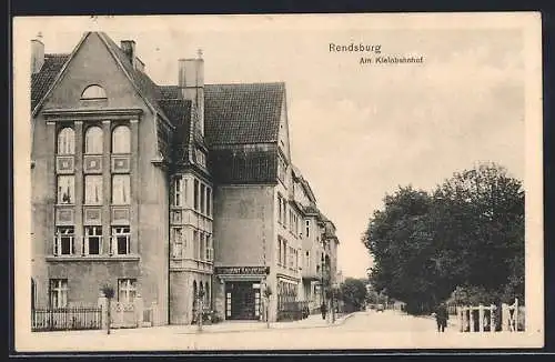 AK Rendsburg, Hindenburgstrasse am Kleinbahnhof mit Restaurant Kaisercafe