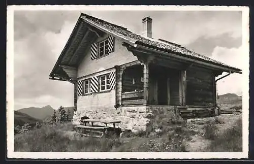 AK Wintrösch-Hütte /Habkern, Ansicht gegen die Berge