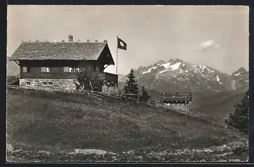 AK Naturfreunde Chalet Lüeg ins Land, Ansicht auf der Gobbisbergalp gegen Schienhorngruppe und Grampielhorn