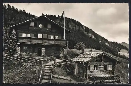 AK Chalet der Naturfreunde Lüeg ins Land, Ansicht auf Golmenegg, Goppisbergalp