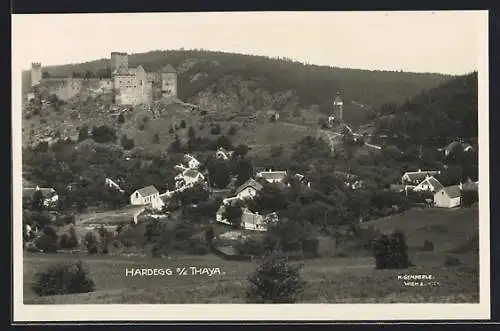 AK Hardegg a. d. Thaya, Ortsansicht mit der Burg