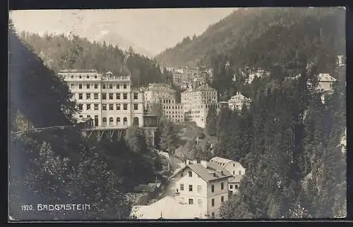 AK Badgastein, Ortsansicht in den Bergen