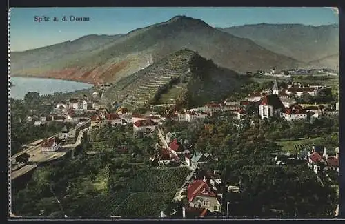 AK Spitz /Donau, Ortsansicht mit Bergen aus der Vogelschau