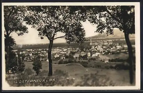 AK Klosterneuburg, Totalansicht vom Berg aus