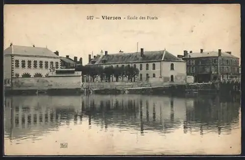 AK Vierzon, École des Ponts reflet dans l`eau