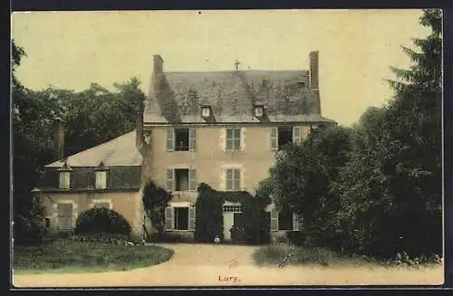 AK Lury, Facade d`une maison entourée de verdure