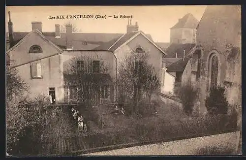 AK Les Aix-d`Angillon, Le Prieuré et son jardin