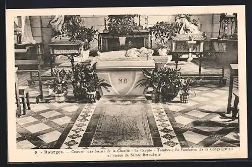 AK Bourges, Couvent des Soeurs de la Charité, crypte avec tombeau du fondateur et statue de Sainte Bernadette