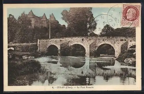 AK Culan, Le Pont Romain avec vue sur le château en arrière-plan