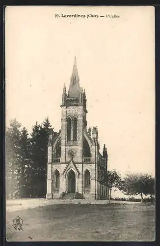 AK Laverdines, L`église majestueuse entourée d`arbres