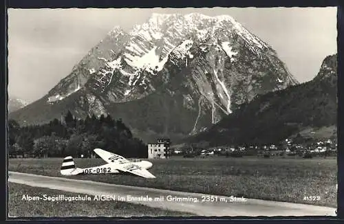 AK Aigen im Ennstale, Alpen-Segelflugschule, Segelflieger neben der Landebahn