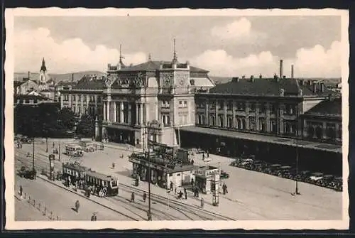 AK Brünn / Brno, Nádrazí, Bahnhof mit Strassenbahn und Bussen