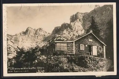 AK Mittenwalderhütte am Karwendel, Ansicht mit den Bergen