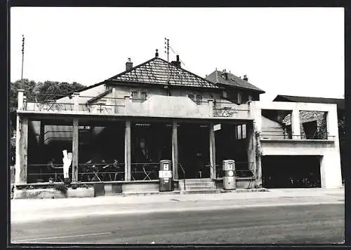 AK Mouchard, Tankstelle an der Strasse