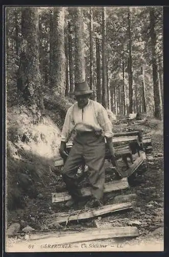 AK Gerardmer, Un Schlitteur, Forstarbeiter transportiert Holz auf einem Schlitten