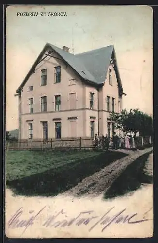 AK Skokovy, Landstrasse mit Wohnhaus