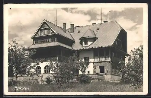 AK Pyskocely, Villa im Sonnenschein