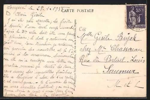 AK Longué, Place du Puits de Fresne et Rue Voltaire avec voiture ancienne