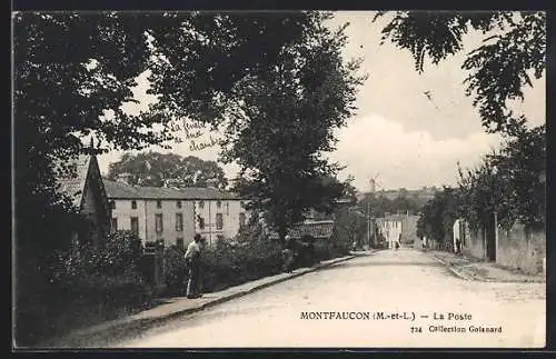 AK Montfaucon, La Poste et la rue principale bordée d`arbres