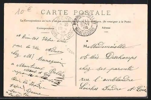 AK Montreuil-Bellay, La Place animée avec des bâtiments historiques et une foule rassemblée