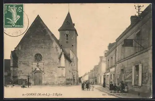 AK Corné, Vue de l`église et de la rue animée