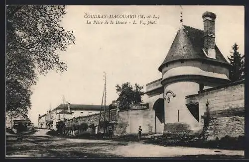 AK Coudray-Macouard, La Place de la Douve