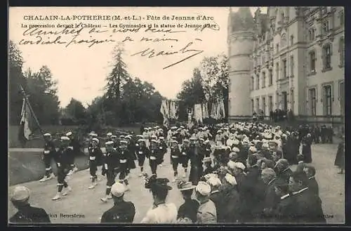 AK Chalain-la-Potherie, Fête de Jeanne d`Arc, procession devant le château et gymnastique des enfants