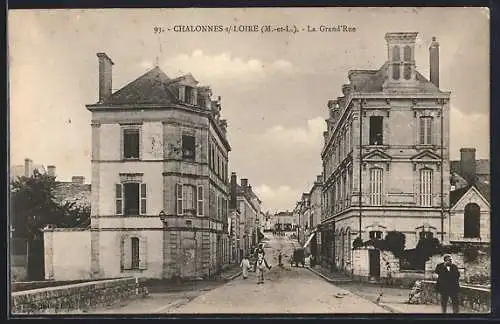 AK Chalonnes-sur-Loire, La Grand`Rue animée de passants