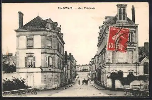 AK Chalonnes, Rue Nationale avec bâtiments historiques et passants