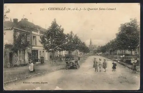 AK Chemillé, Le Quartier Saint-Léonard avec enfants et charrette sur la rue