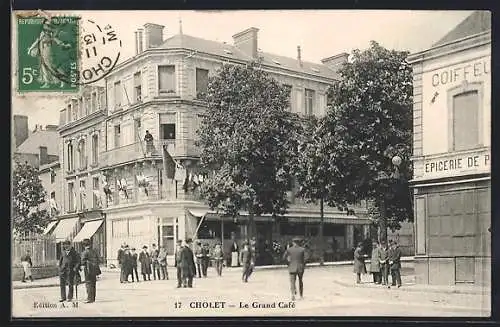 AK Cholet, Le Grand Café sur la place animée