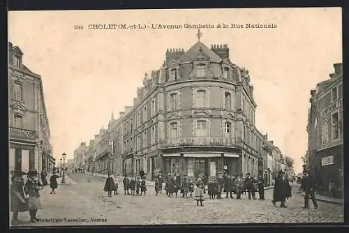 AK Cholet, L`Avenue Gambetta à la Rue Nationale