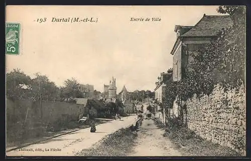 AK Durtal, Entrée de Ville avec vue sur le château en arrière-plan